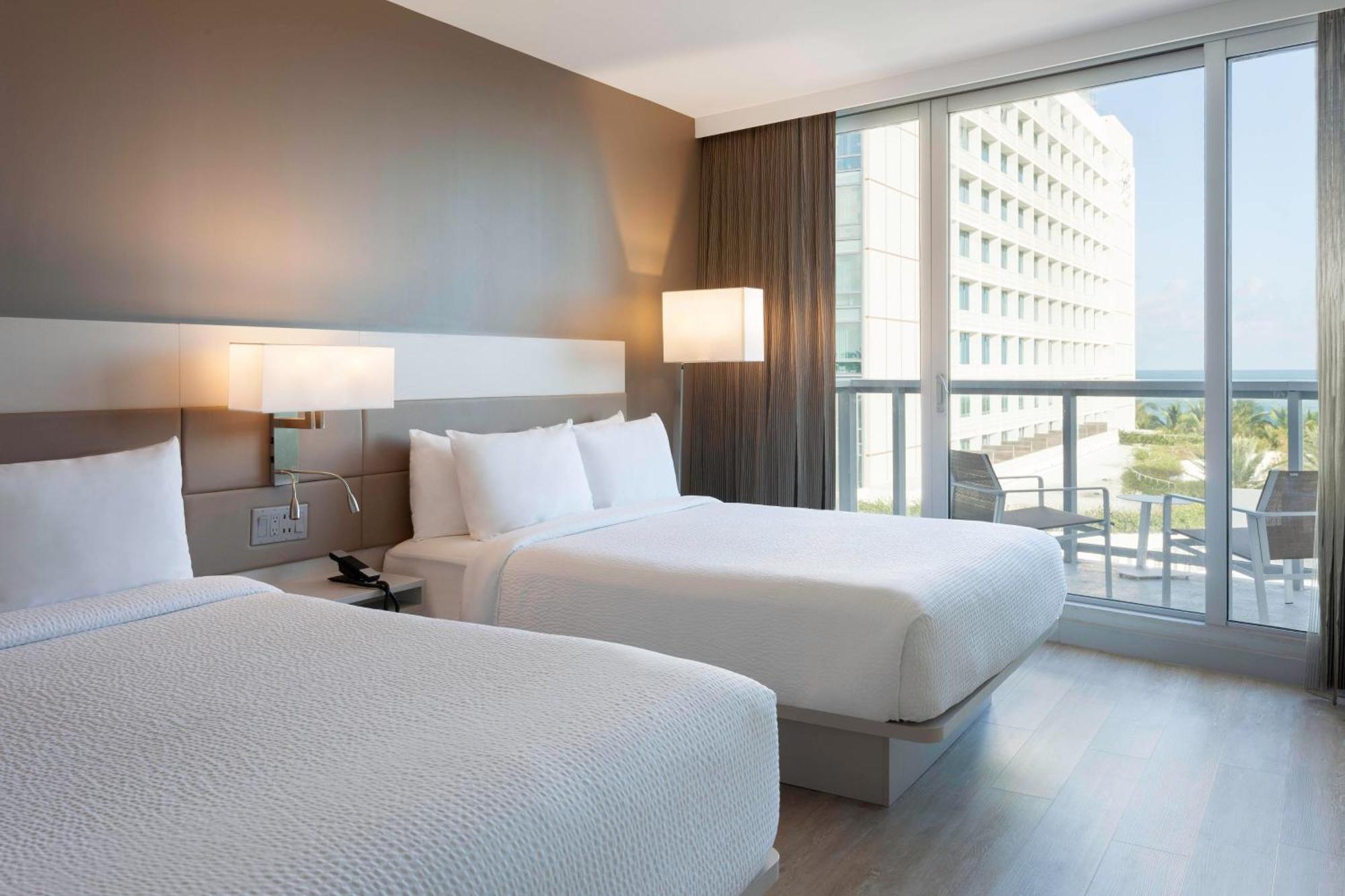Ac Hotel By Marriott Маями Бийч Екстериор снимка